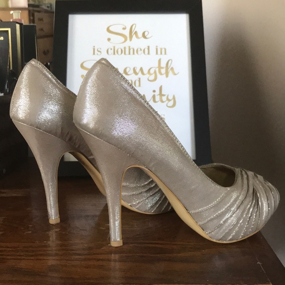 Lulu Townsend Silver Peep Toe Heels - 8.5 - Picture 2 of 5